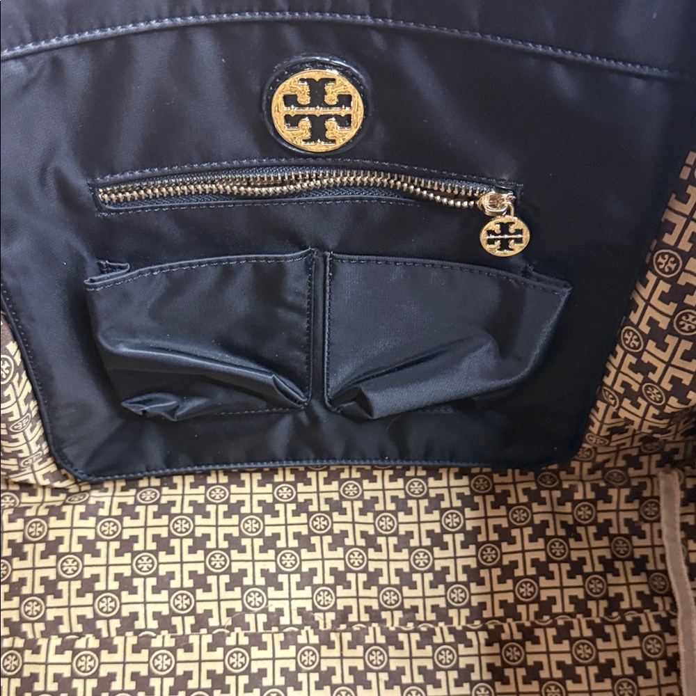 Tory Burch Black Glossy Logo Tote - Picture 7 of 8